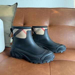 100% Authentic Burberry Ryan Vintage Check Rain Boots ($720) Size 40 Or 10 US
